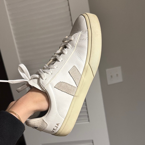 EUR 39 / Size 8 Veja Women's Campo White and Natural Sneakers - Picture 3 of 7